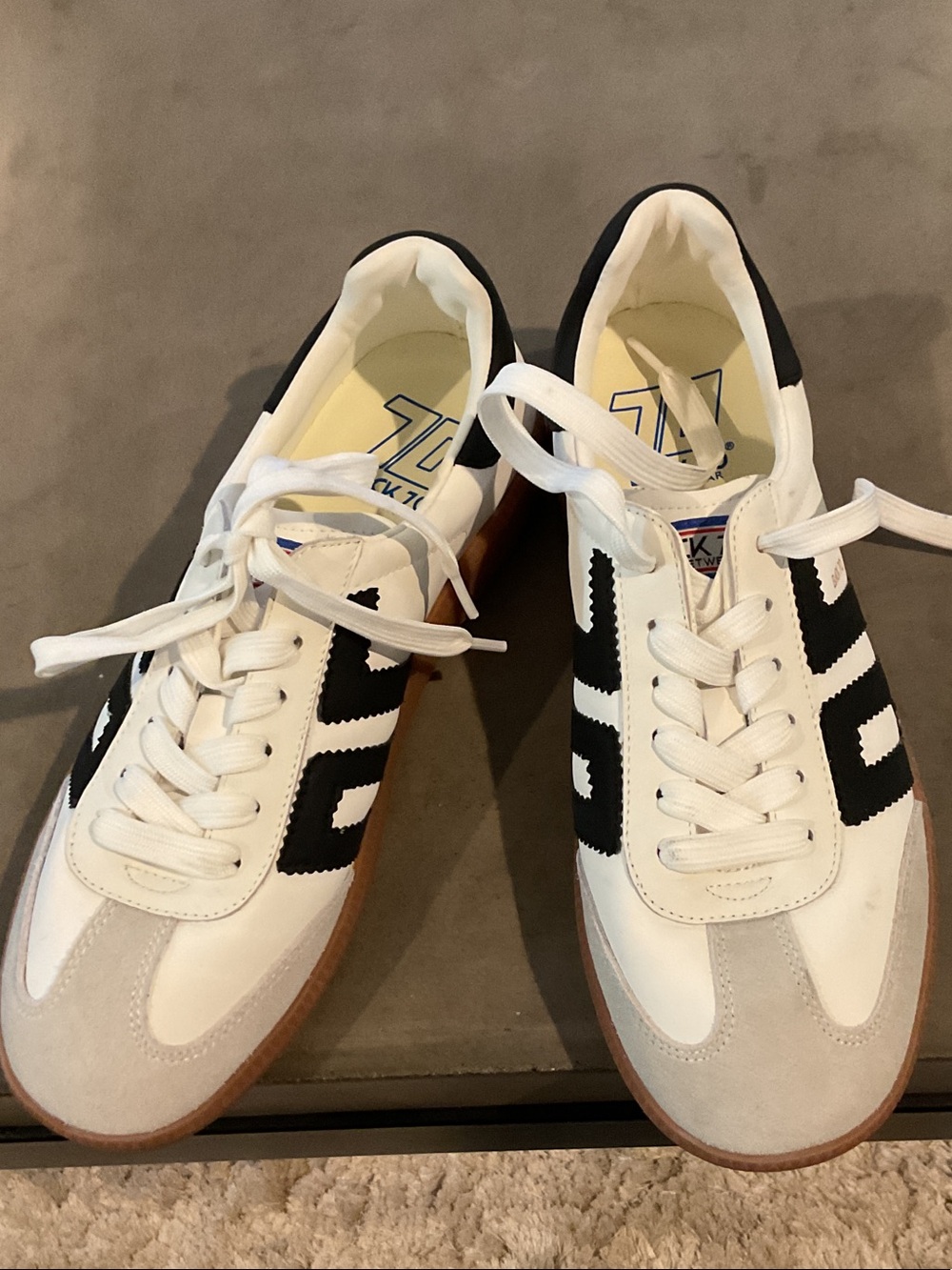 Men's White and Black Low-Top Lace-Up Sneakers